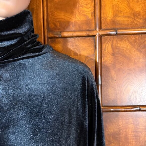 WynneLayers Black Stretch Velvet Side Slit Turtleneck Top - Picture 11 of 14